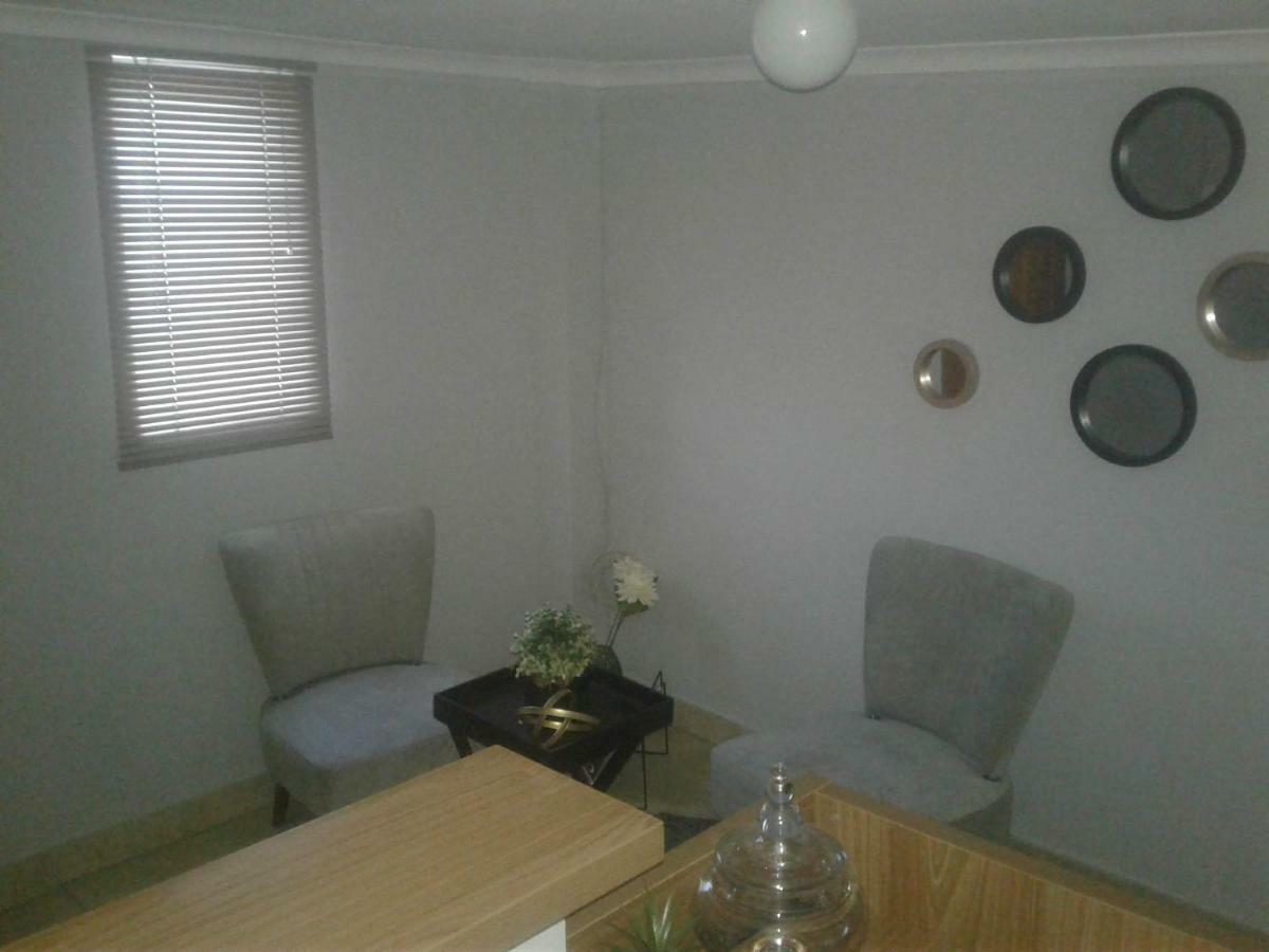 Denver Echo Exec. Guest House Maseru Buitenkant foto